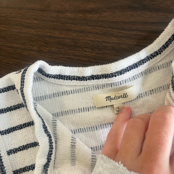 Button-Up Sleeveless Tank Top - Picture 2 of 4